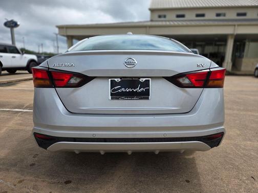 Brilliant Silver Metallic 2022 Nissan Altima 2.5 SV