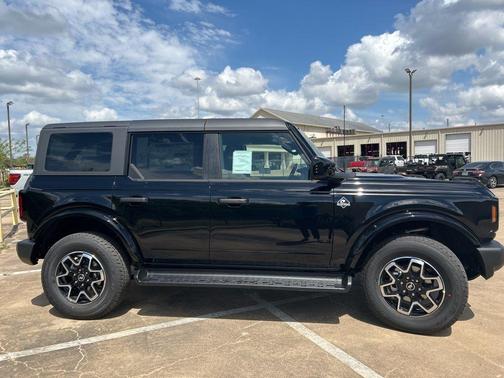 Shadow Black 2026 Ford Bronco Outer Banks