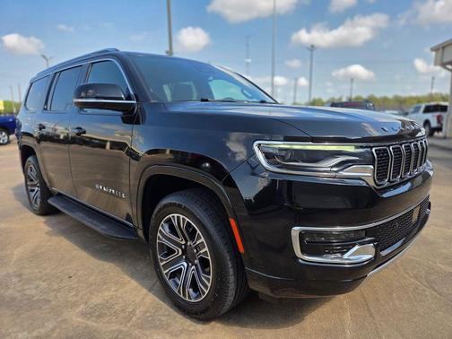 Diamond Black Crystal Pearlcoat 2024 Jeep Wagoneer Series II 4x2