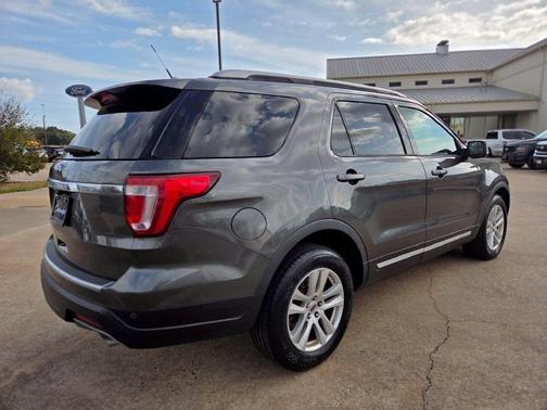 Magnetic Metallic 2018 Ford Explorer XLT