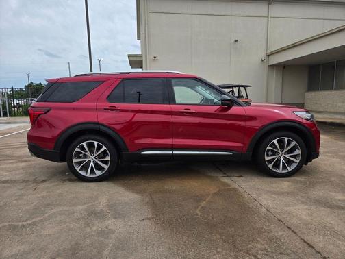 Rapid Red Metallic Tinted Clearcoat 2025 Ford Explorer Platinum
