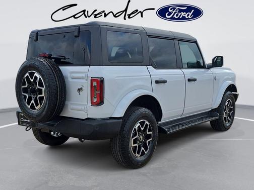 OXFORD WHITE 2026 Ford Bronco Outer Banks