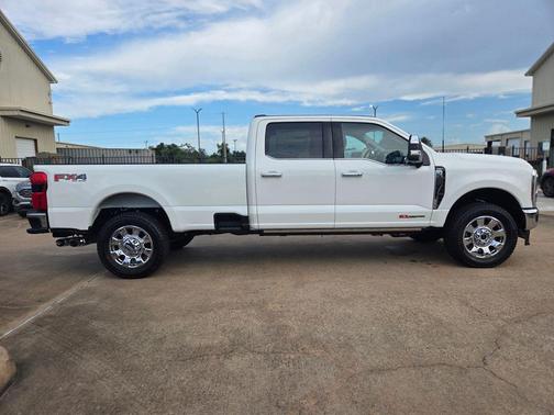 Star White Metallic Tri-Coat 2026 Ford F-350 Lariat