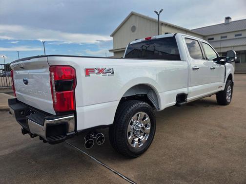 Star White Metallic Tri-Coat 2026 Ford F-350 Lariat