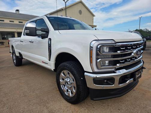 Star White Metallic Tri-Coat 2026 Ford F-350 Lariat