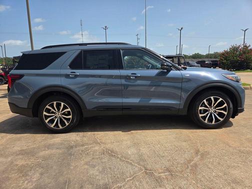 Vapor Blue Metallic 2026 Ford Explorer ST-Line