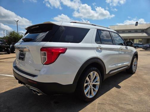 Star White 2023 Ford Explorer Platinum