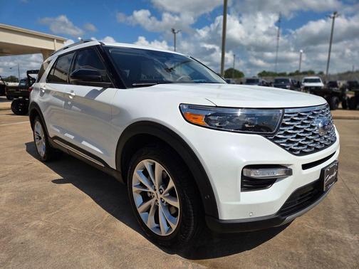 Star White 2023 Ford Explorer Platinum