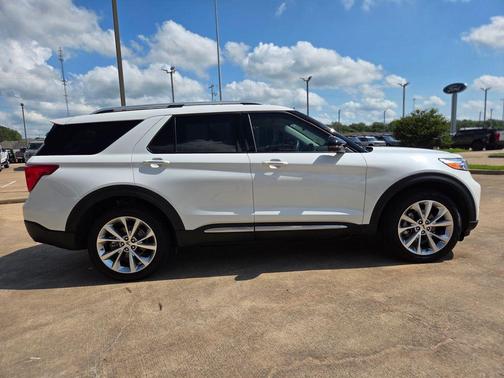 Star White 2023 Ford Explorer Platinum