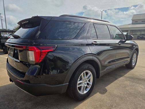 AGATE BLACK METALLIC 2026 Ford Explorer Active (200A)