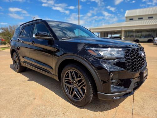 Agate Black Metallic 2027 Ford Explorer ST-Line
