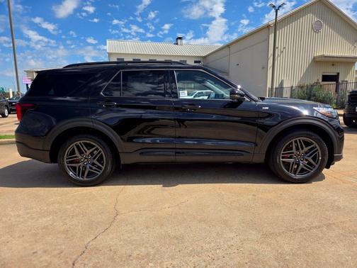 Agate Black Metallic 2027 Ford Explorer ST-Line