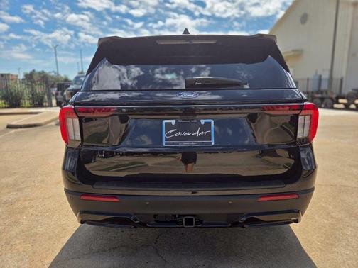 Agate Black Metallic 2027 Ford Explorer ST-Line
