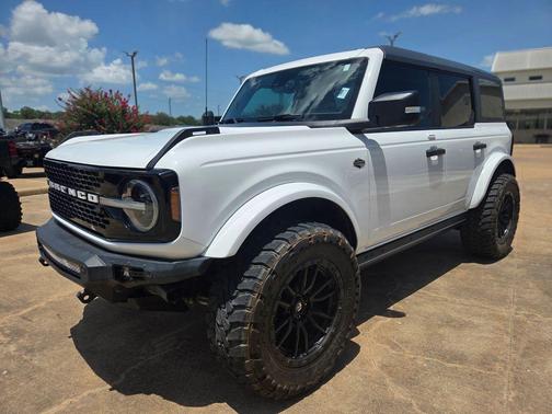 Oxford White 2022 Ford Bronco Wildtrak