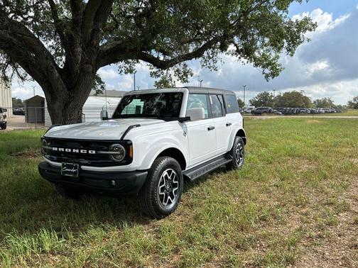 White 2026 Ford Bronco Outer Banks