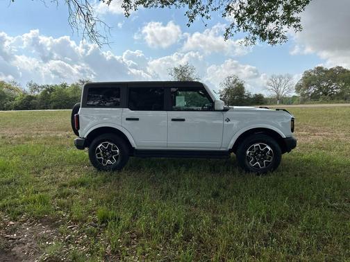 White 2026 Ford Bronco Outer Banks
