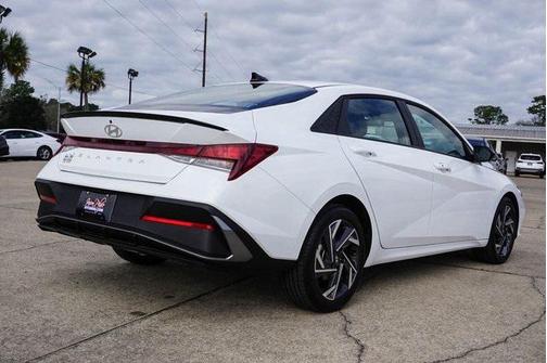 2025 Hyundai ELANTRA Sport