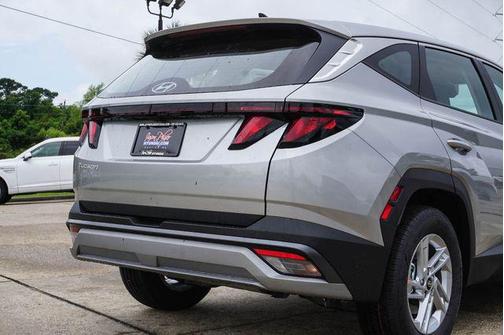 Shimmering Silver 2026 Hyundai TUCSON SE