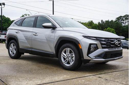 Shimmering Silver 2026 Hyundai TUCSON SE