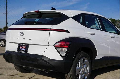 2026 Hyundai KONA SE