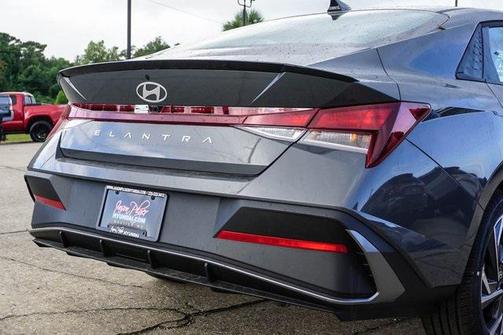 2025 Hyundai ELANTRA Sport