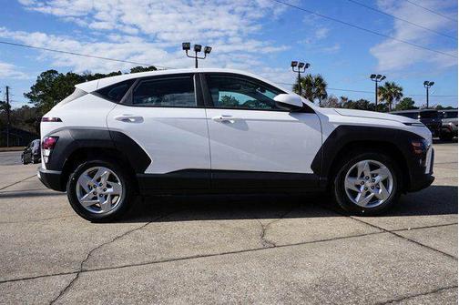 Atlas White 2026 Hyundai KONA SE