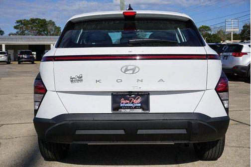 Atlas White 2026 Hyundai KONA SE