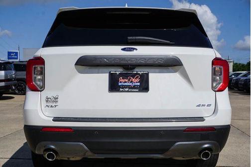White Metallic 2022 Ford Explorer XLT