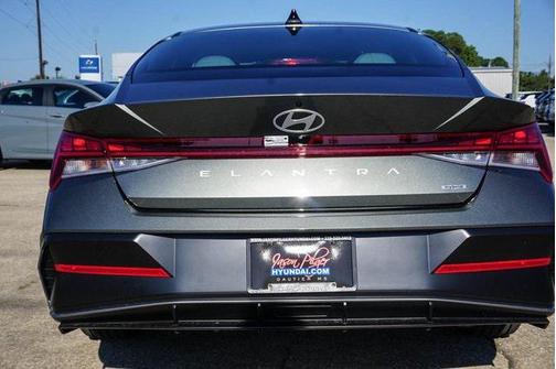 2025 Hyundai ELANTRA HEV Limited