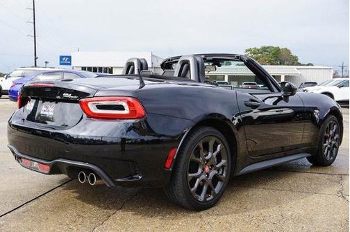 2018 FIAT 124 Spider Base