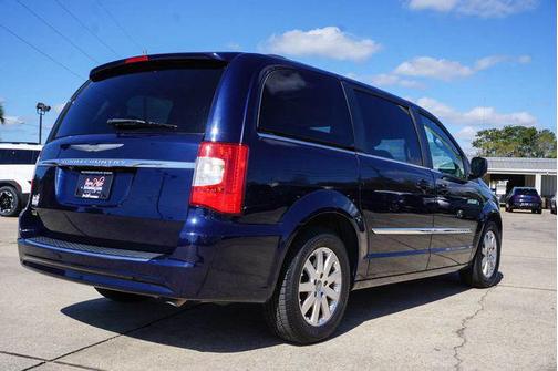 2016 Chrysler Town & Country Touring