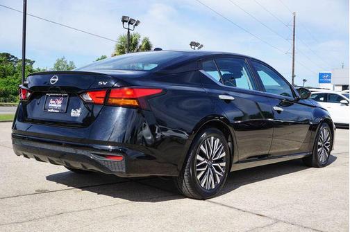 Super Black Clearcoat 2024 Nissan Altima 2.5 SV