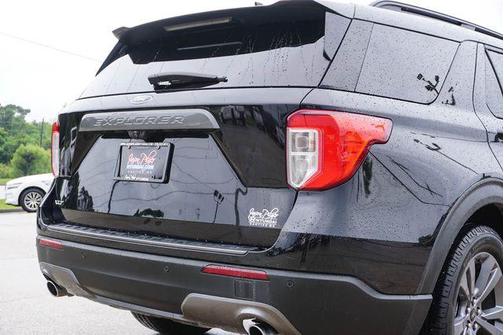 Black Metallic 2022 Ford Explorer XLT