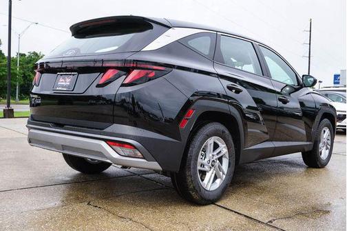 Phantom Black 2026 Hyundai TUCSON SE