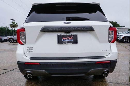 White Metallic 2022 Ford Explorer XLT