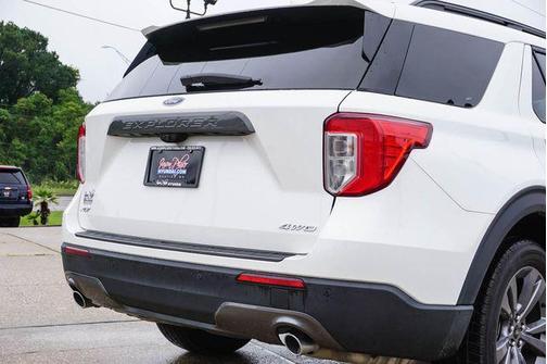 White Metallic 2022 Ford Explorer XLT