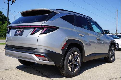 Shimmering Silver 2026 Hyundai TUCSON SEL Premium
