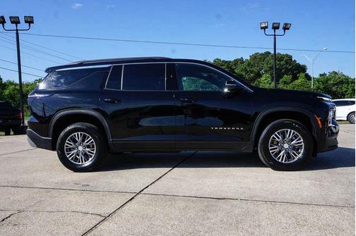 Mosaic Black Metallic 2026 Chevrolet Traverse LT