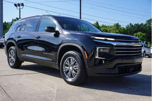 Mosaic Black Metallic 2026 Chevrolet Traverse LT