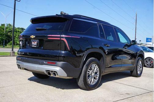 Mosaic Black Metallic 2026 Chevrolet Traverse LT