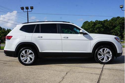 White 2022 Volkswagen Atlas 3.6L SE w/Technology