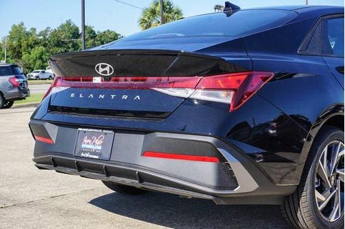 2025 Hyundai ELANTRA Sport