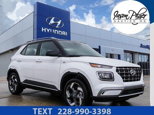 Lunar White w/Black Roof 2026 Hyundai VENUE SEL w/Two-Tone Roof