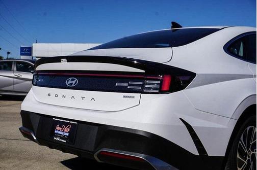 2026 Hyundai SONATA Hybrid Base