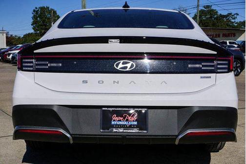 2026 Hyundai SONATA Hybrid Base