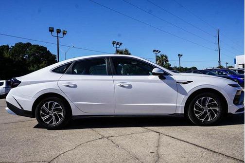 2026 Hyundai SONATA Hybrid Base