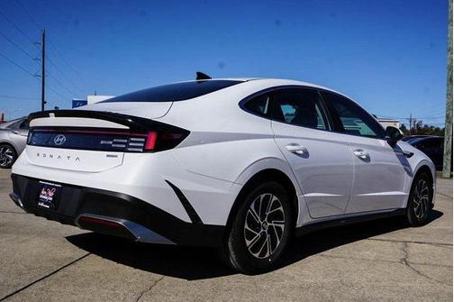 2026 Hyundai SONATA Hybrid Base