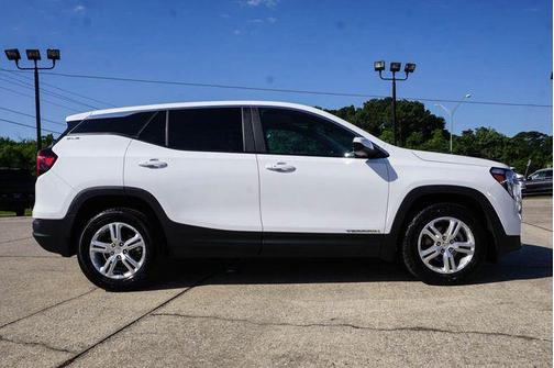 Summit White 2024 GMC Terrain SLE