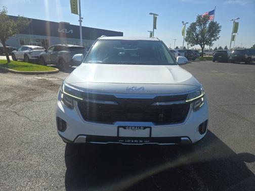 Snow White Pearl 2025 Kia Seltos SX