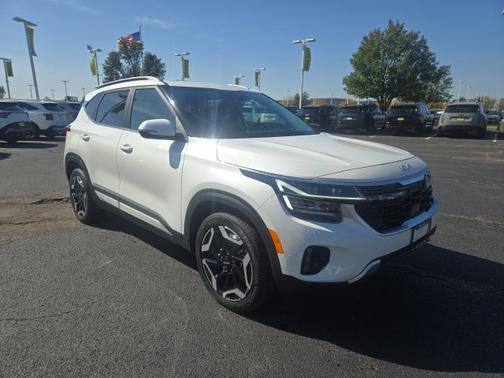 Snow White Pearl 2025 Kia Seltos SX